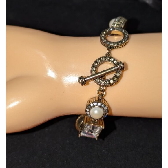 Heidi Daus Crystal/Faux Pearl Statement Bracelet 8.75" Toggle Closure - Picture 4 of 11